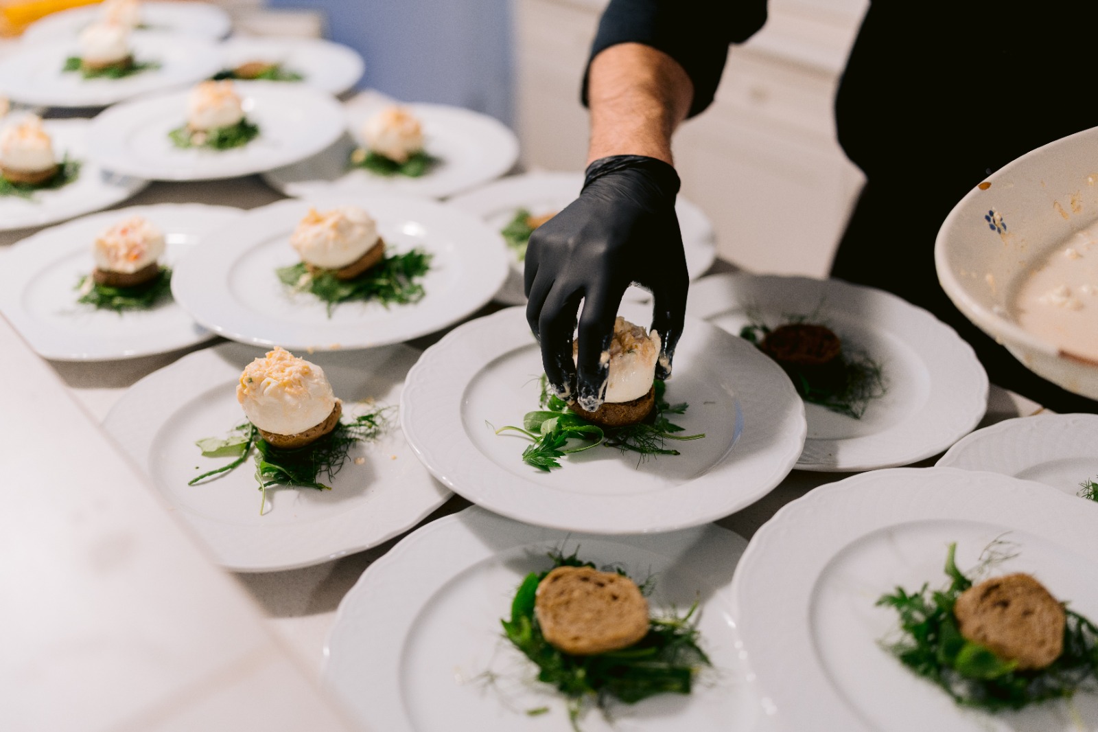 Plating the burrata décomposée